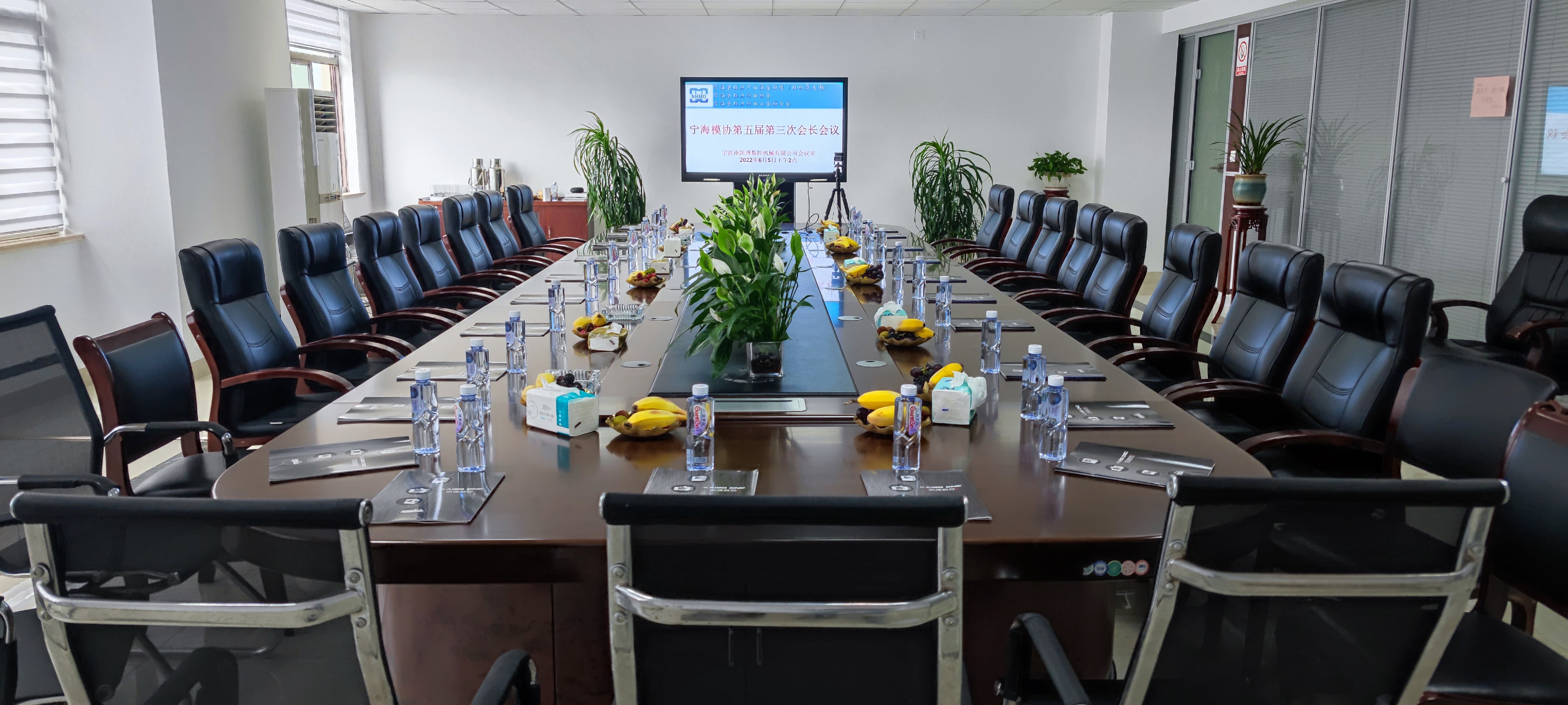 數(shù)控雕銑機,模具雕銑機,立式加工中心,石墨雕銑機-凱博數(shù)控 數(shù)控雕銑機,模具雕銑機,立式加工中心,石墨雕銑機-凱博數(shù)控