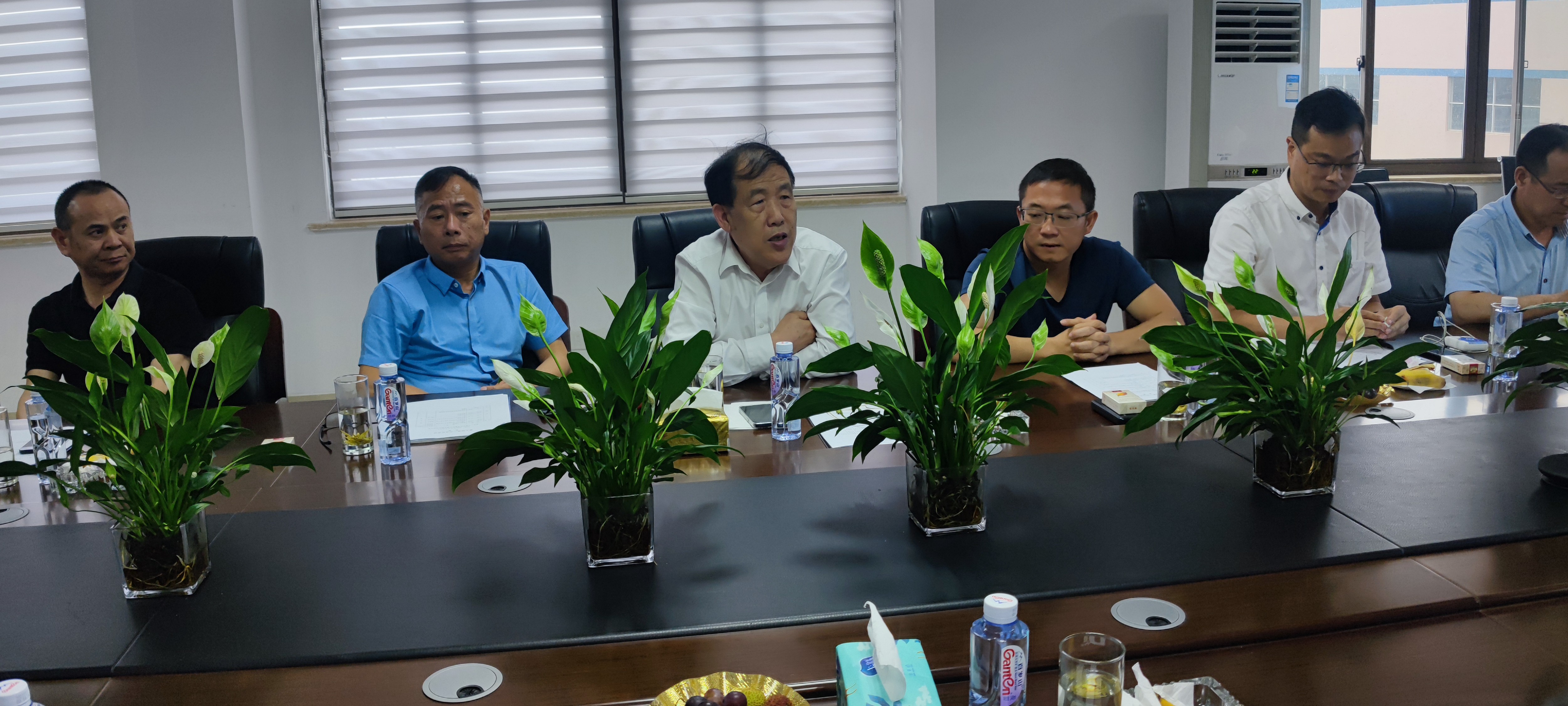 數(shù)控雕銑機,模具雕銑機,立式加工中心,石墨雕銑機-凱博數(shù)控 數(shù)控雕銑機,模具雕銑機,立式加工中心,石墨雕銑機-凱博數(shù)控